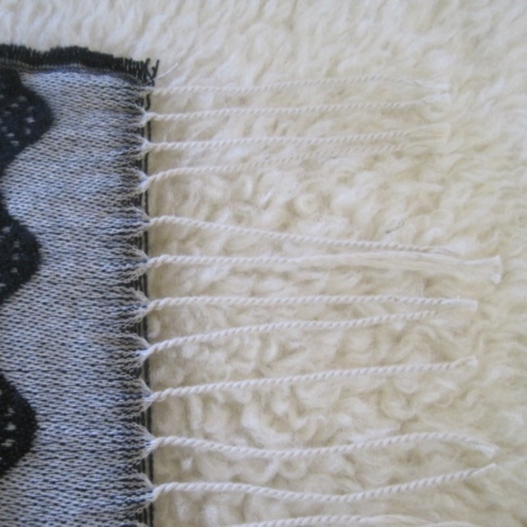 Laundry By Shelli Segal Ombre Cape - Picture 7 of 7